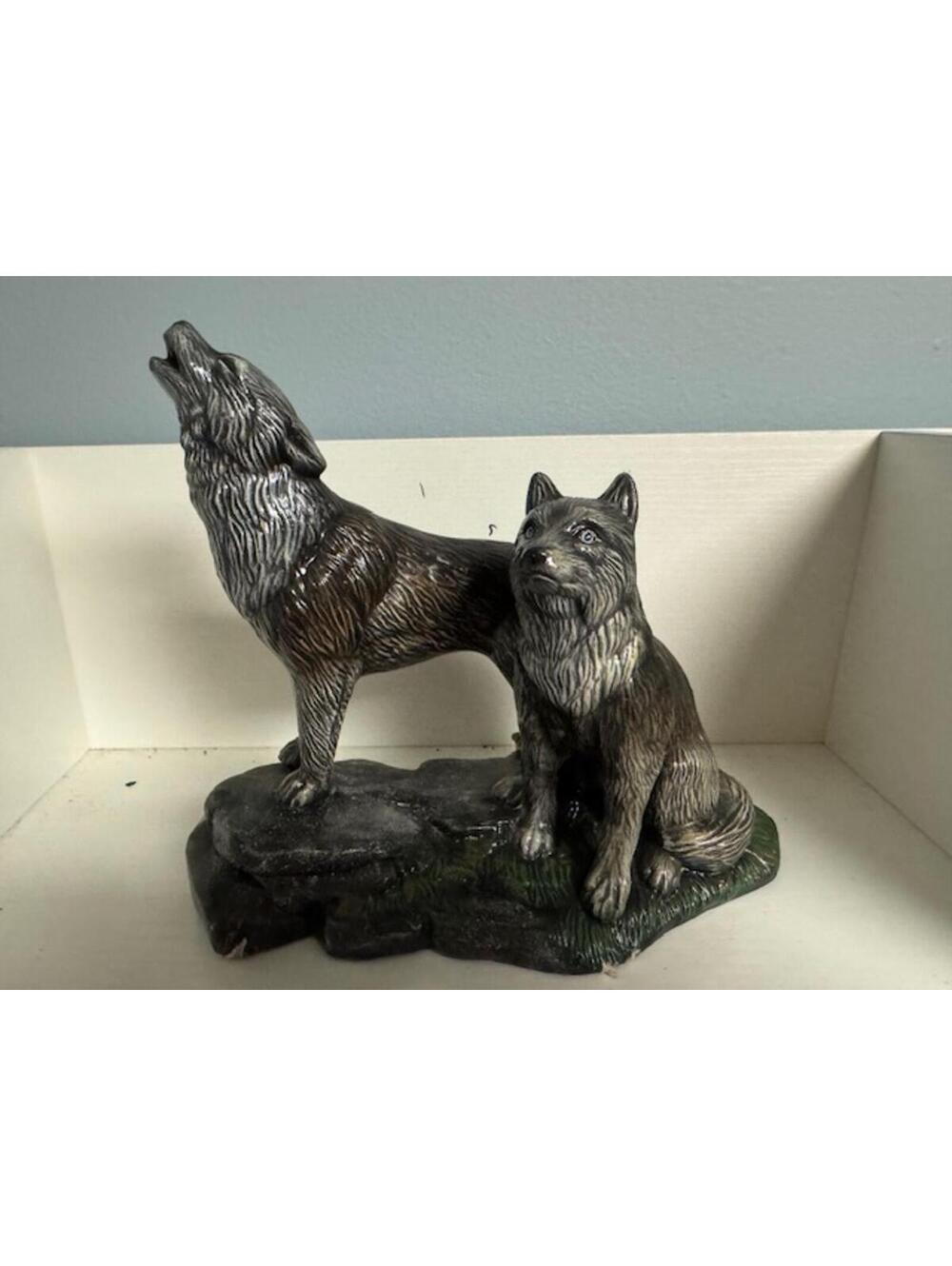 Vintage Wolf Figurine Sculpture - Good Pre-Owned Condition